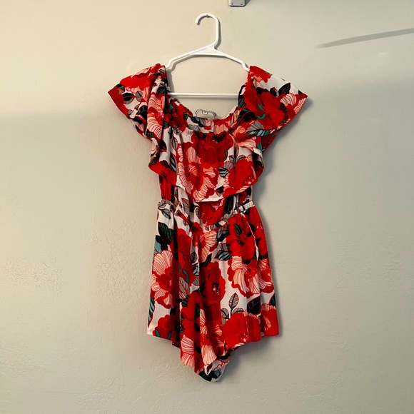 Cupcakes and cashmere floral ruffle off shoulder cadrian romper - Picture 3 of 9